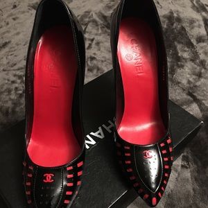 Chanel pumps black and red patent leather